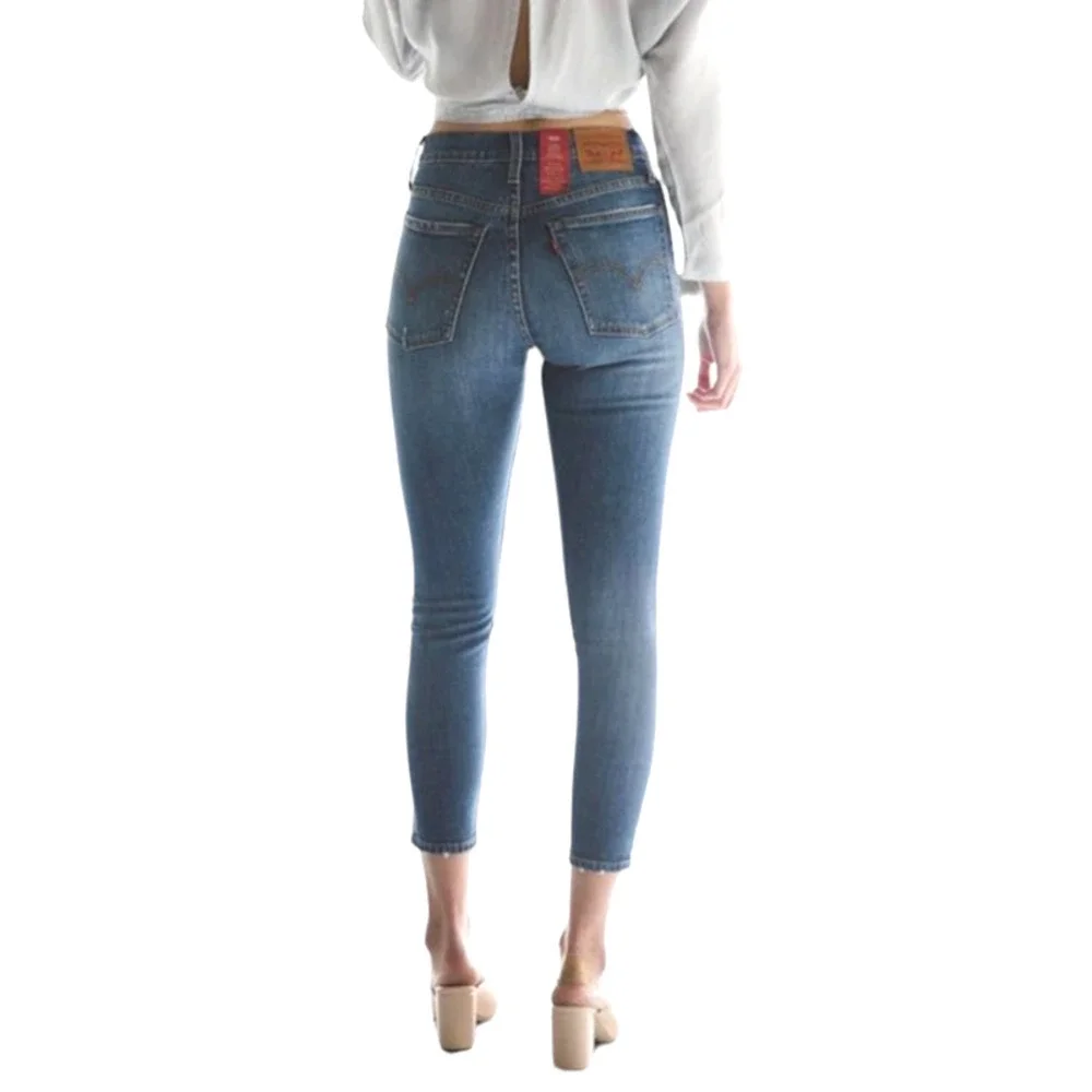 Levi's Wedgie Skinny Medium Wash Blue Jeans‎ Size 32